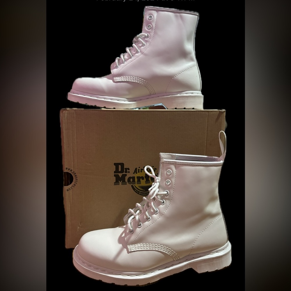 🚨NWT🚨Dr. Martens White Leather Combat Boots